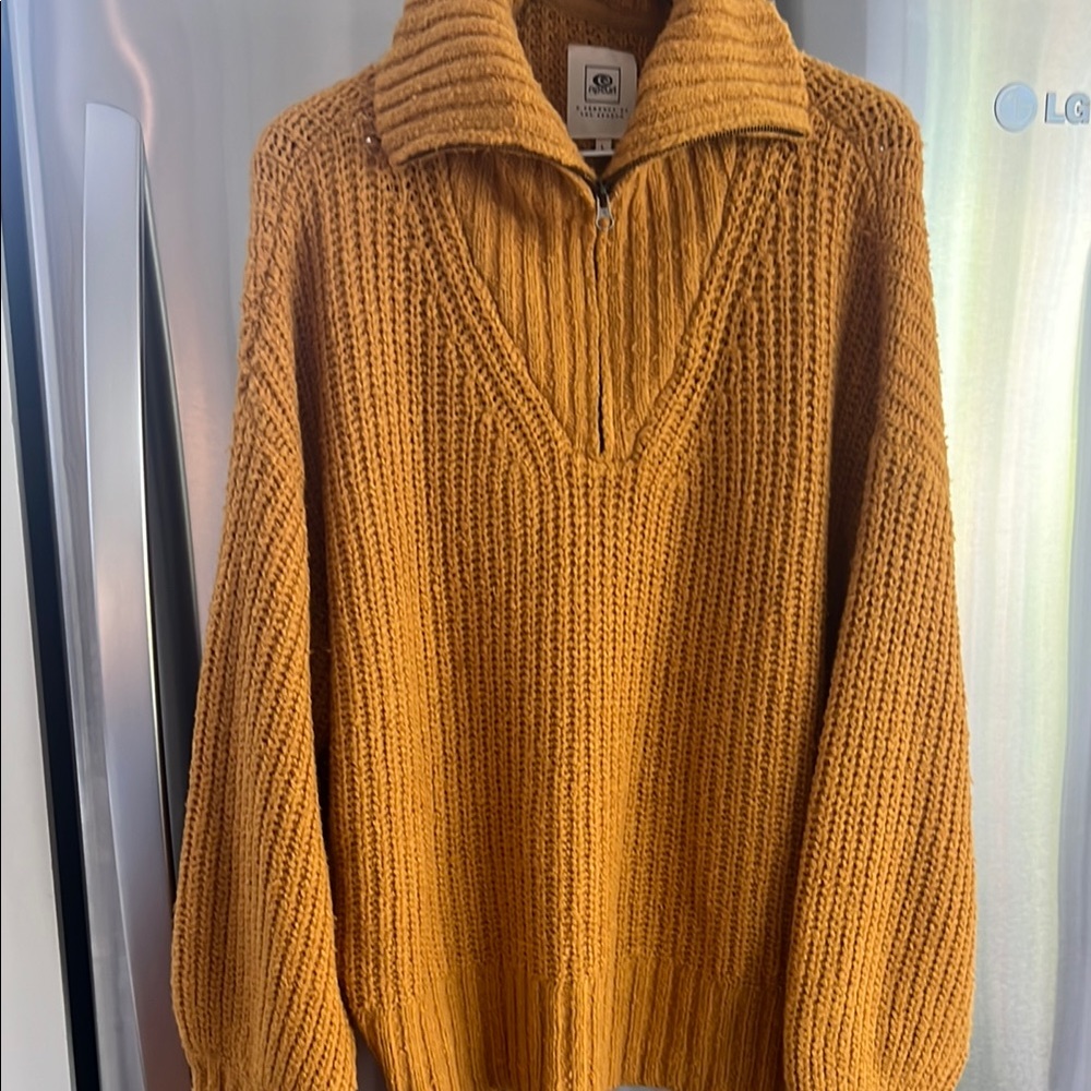 Rip Curl orange /Mustard Yellow Knit Sweater w zip